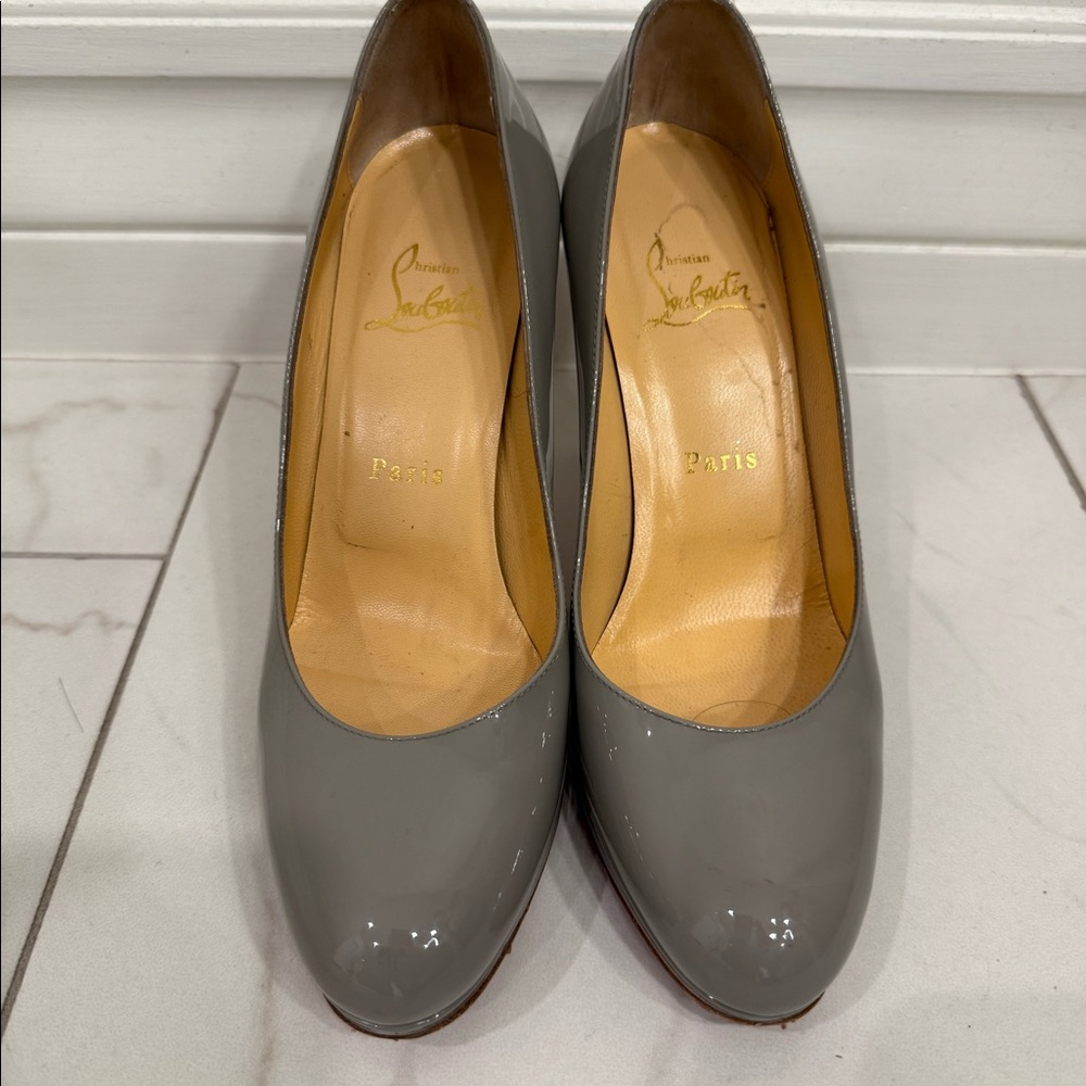 Louboutin Round Toe pumps